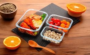 conjunto de potes com alguma frutas
